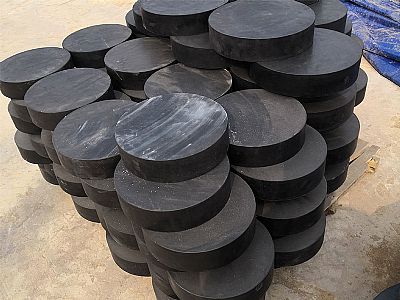 青海板式橡胶支座由若干层橡胶片与薄钢板经加压硫化